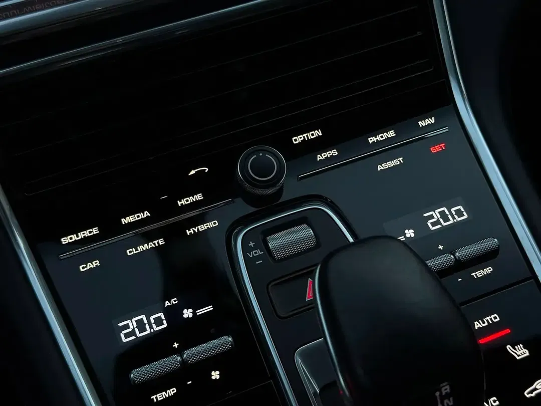 Porsche Panamera - Thumbnail 46