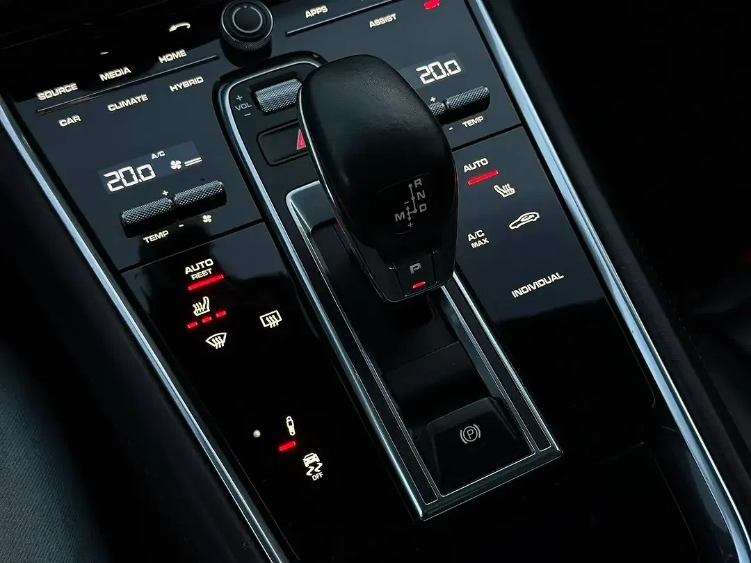 Porsche Panamera - Thumbnail 47