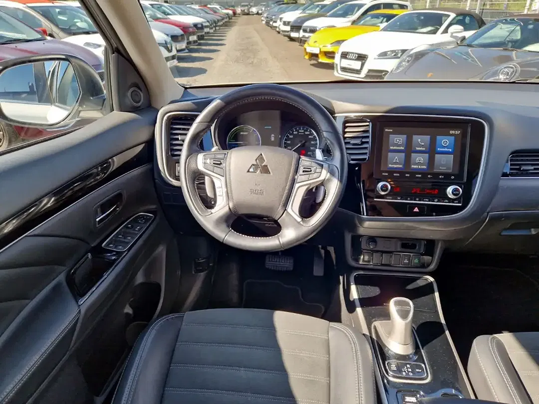 Mitsubishi Outlander - Thumbnail 10