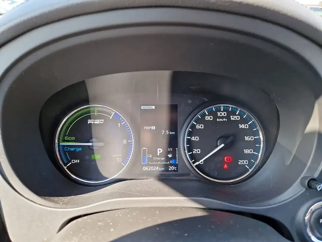 Mitsubishi Outlander - Thumbnail 11