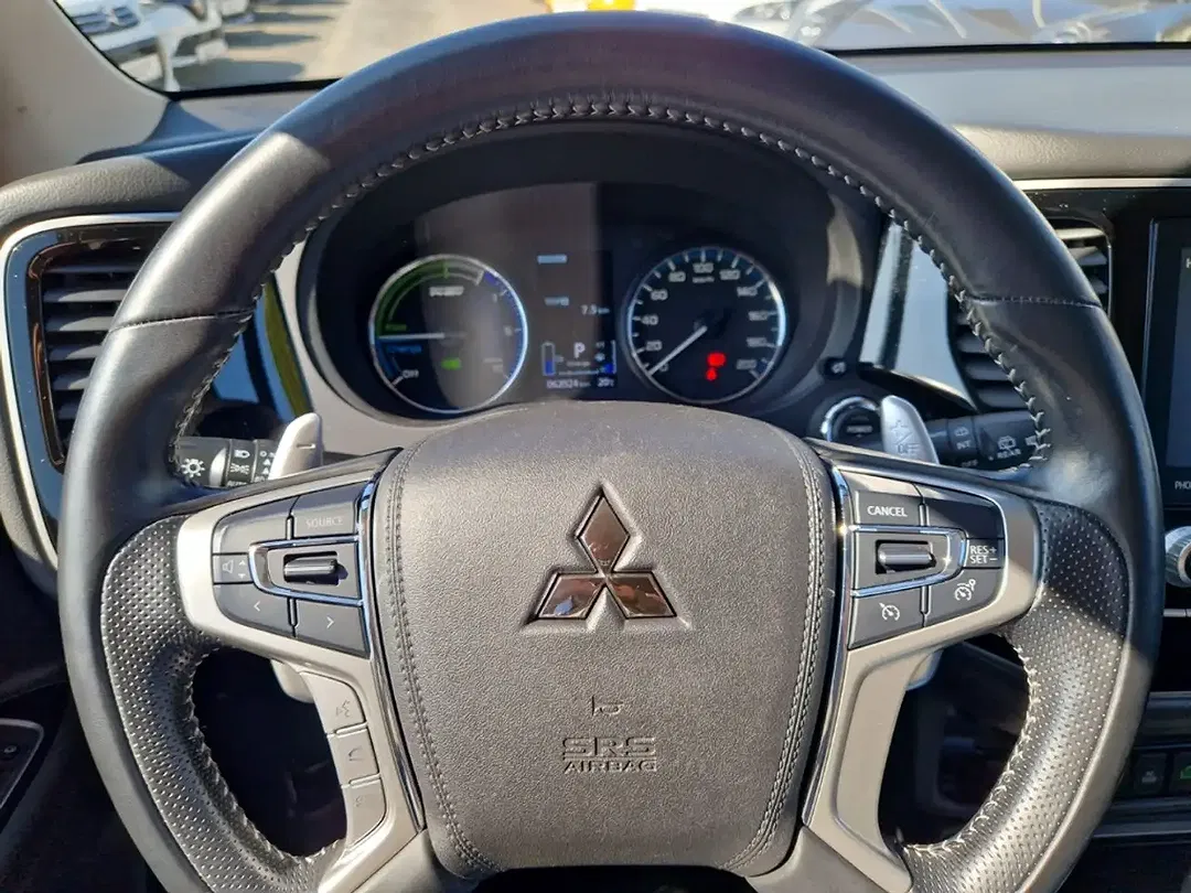 Mitsubishi Outlander - Thumbnail 12
