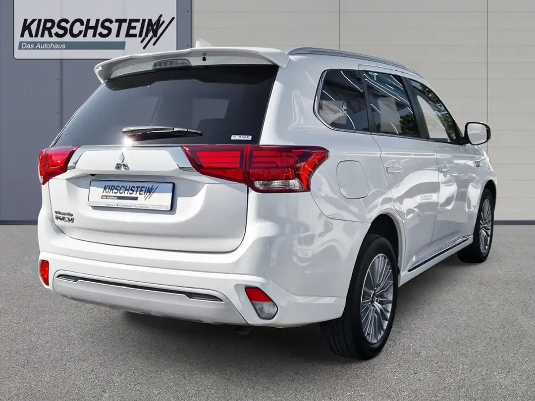 Mitsubishi Outlander - Thumbnail 3