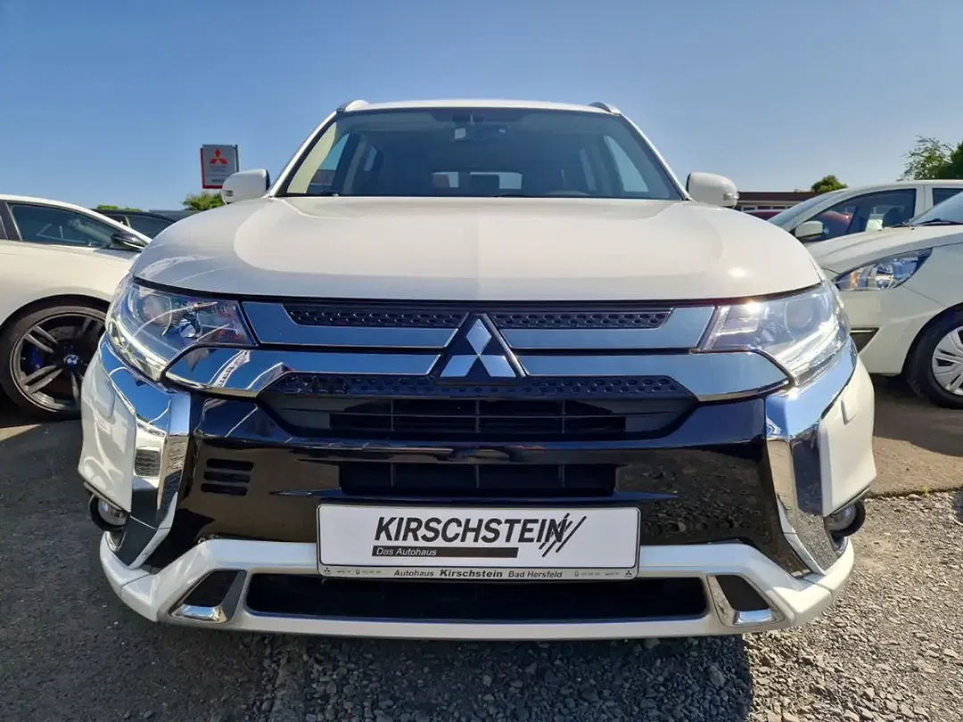 Mitsubishi Outlander - Thumbnail 4