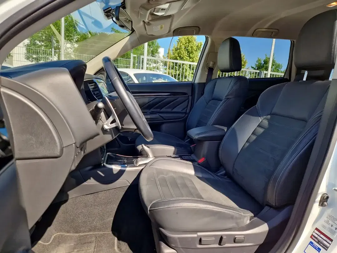 Mitsubishi Outlander - Thumbnail 7