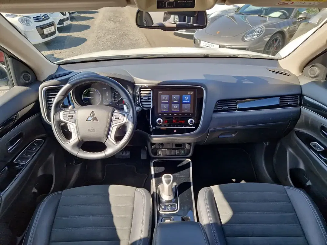 Mitsubishi Outlander - Thumbnail 9