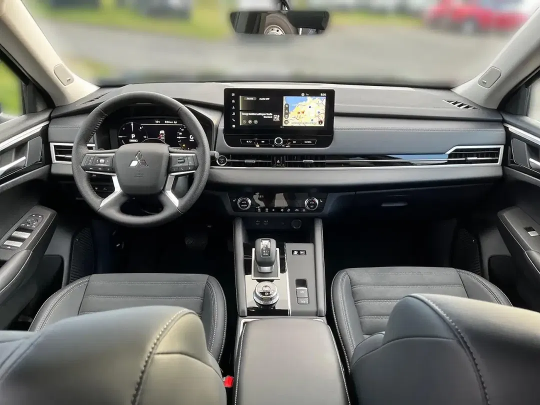 Mitsubishi Outlander - Thumbnail 10
