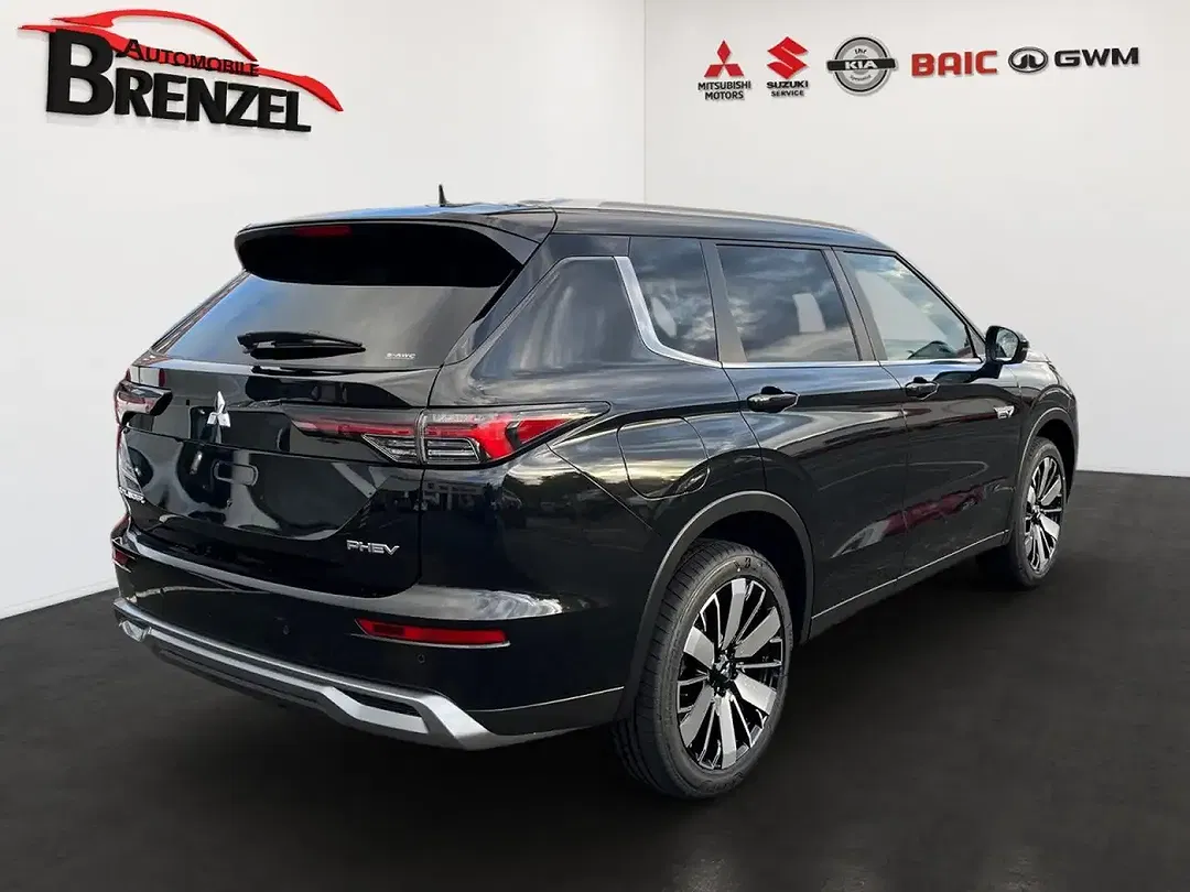 Mitsubishi Outlander - Thumbnail 3