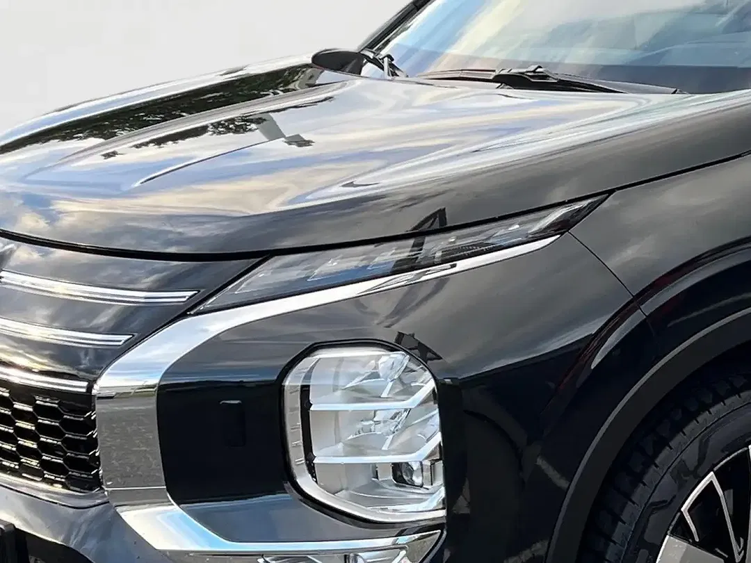 Mitsubishi Outlander - Thumbnail 5