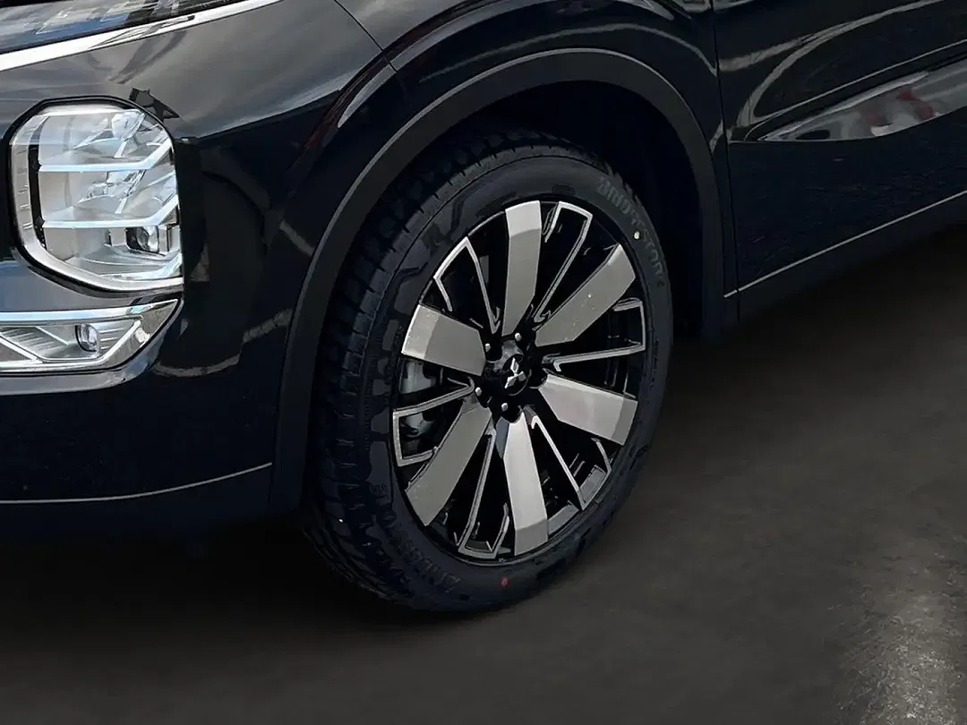 Mitsubishi Outlander - Thumbnail 6
