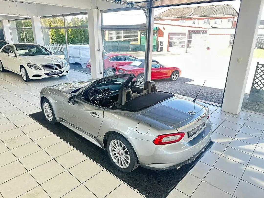 Fiat 124 Spider - Thumbnail 9