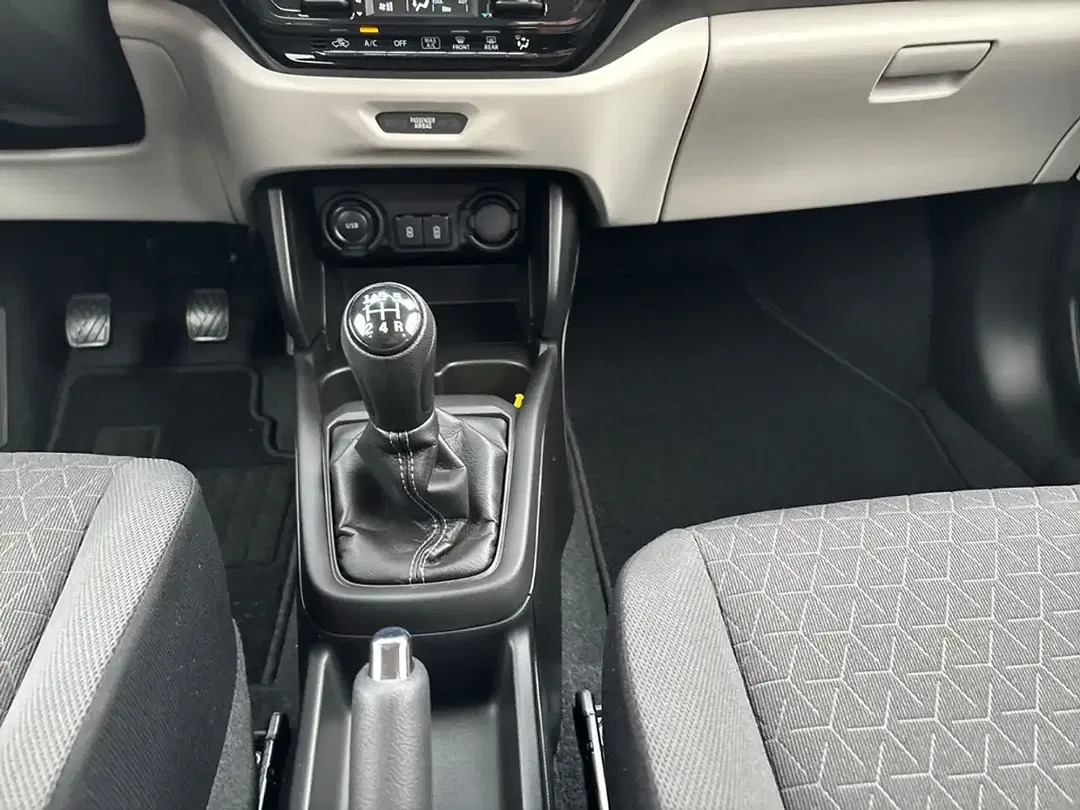 Suzuki Swift - Thumbnail 15