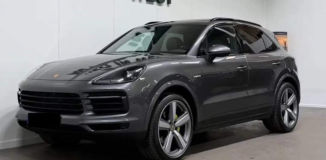 Porsche Cayenne - Thumbnail 2
