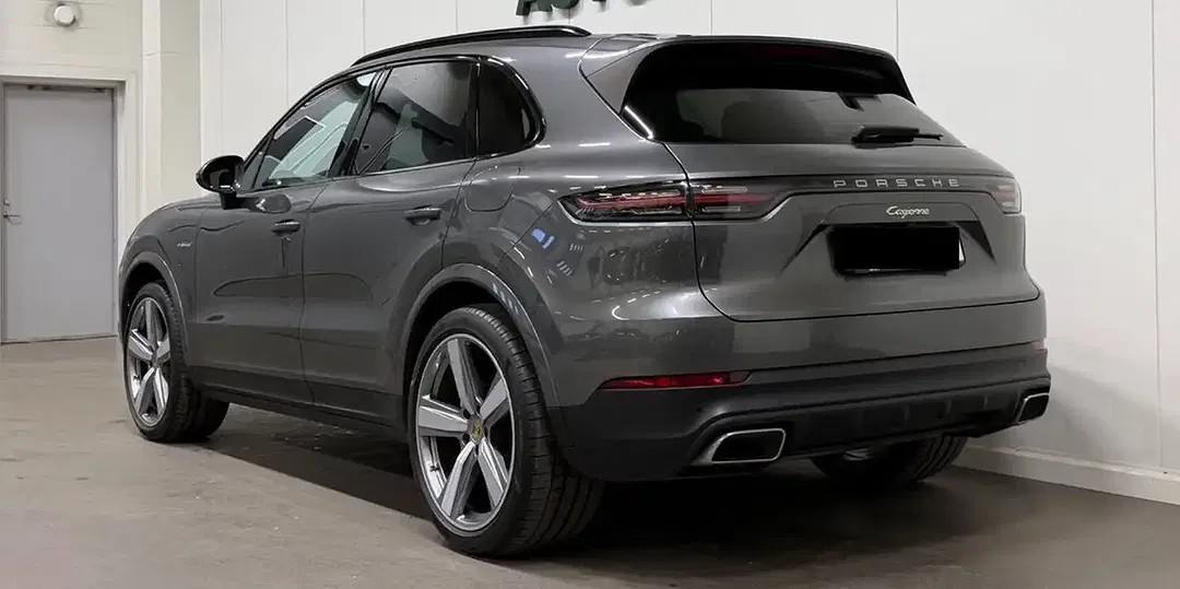 Porsche Cayenne - Thumbnail 3