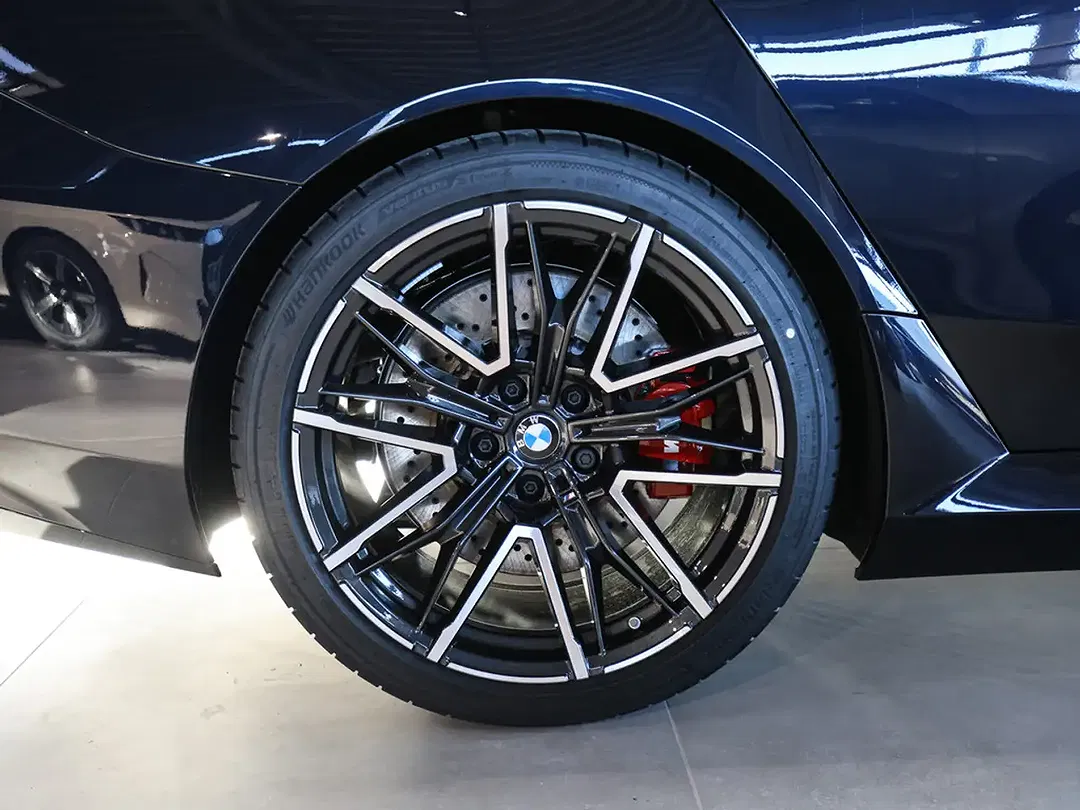BMW M5 - Thumbnail 10