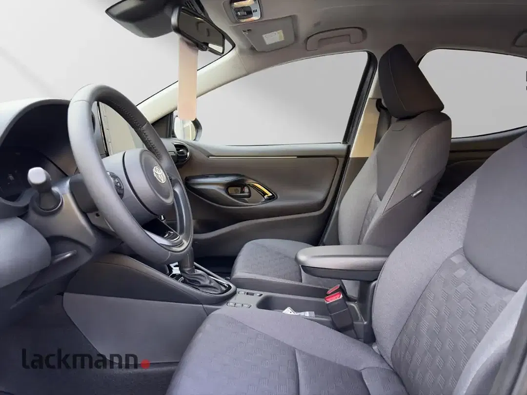 Toyota Yaris - Thumbnail 10