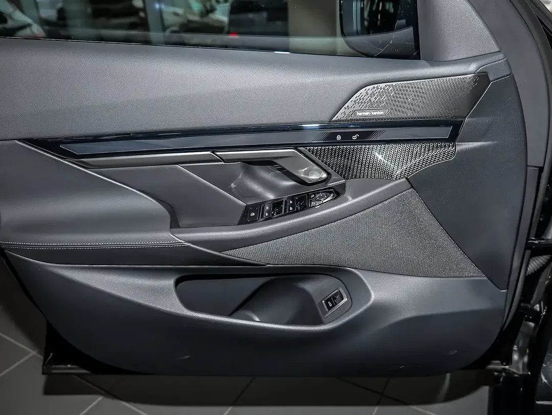 BMW 520 - Thumbnail 12