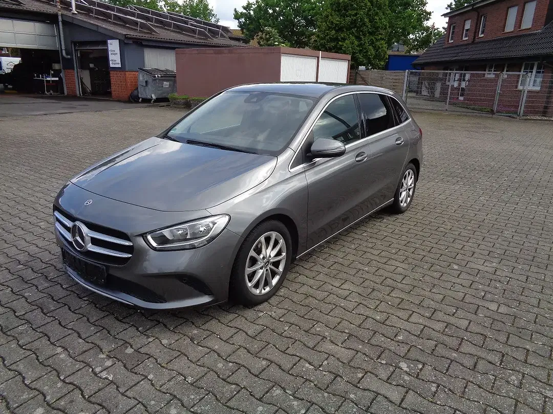 Mercedes-Benz B 180