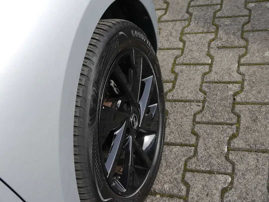 Opel Corsa - Thumbnail 2