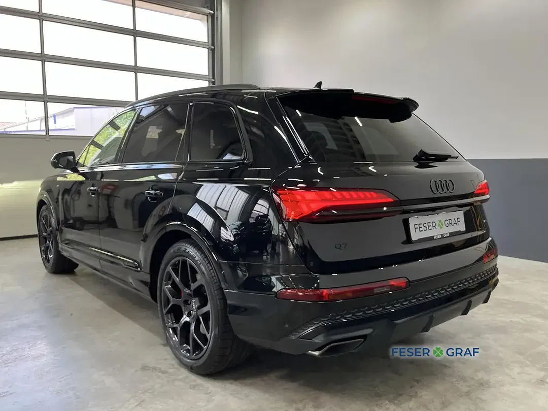 Audi Q7 - Thumbnail 9