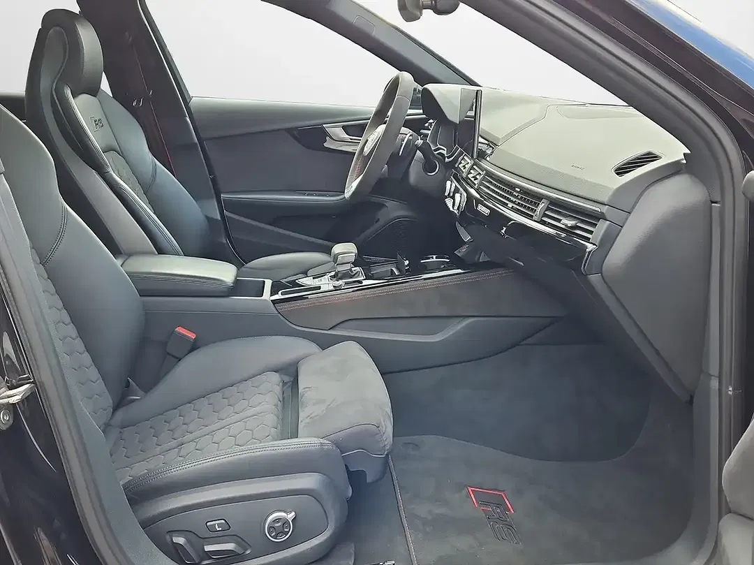 Audi RS4 - Thumbnail 13