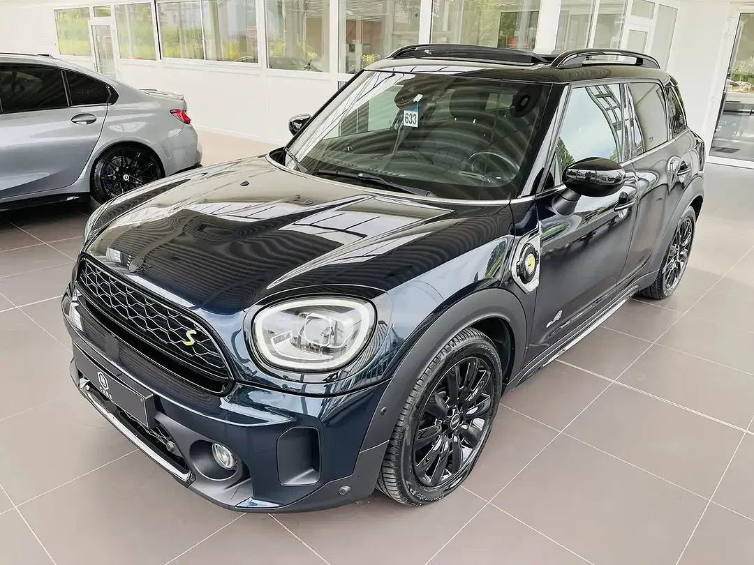 MINI Cooper SE Countryman - Thumbnail 2