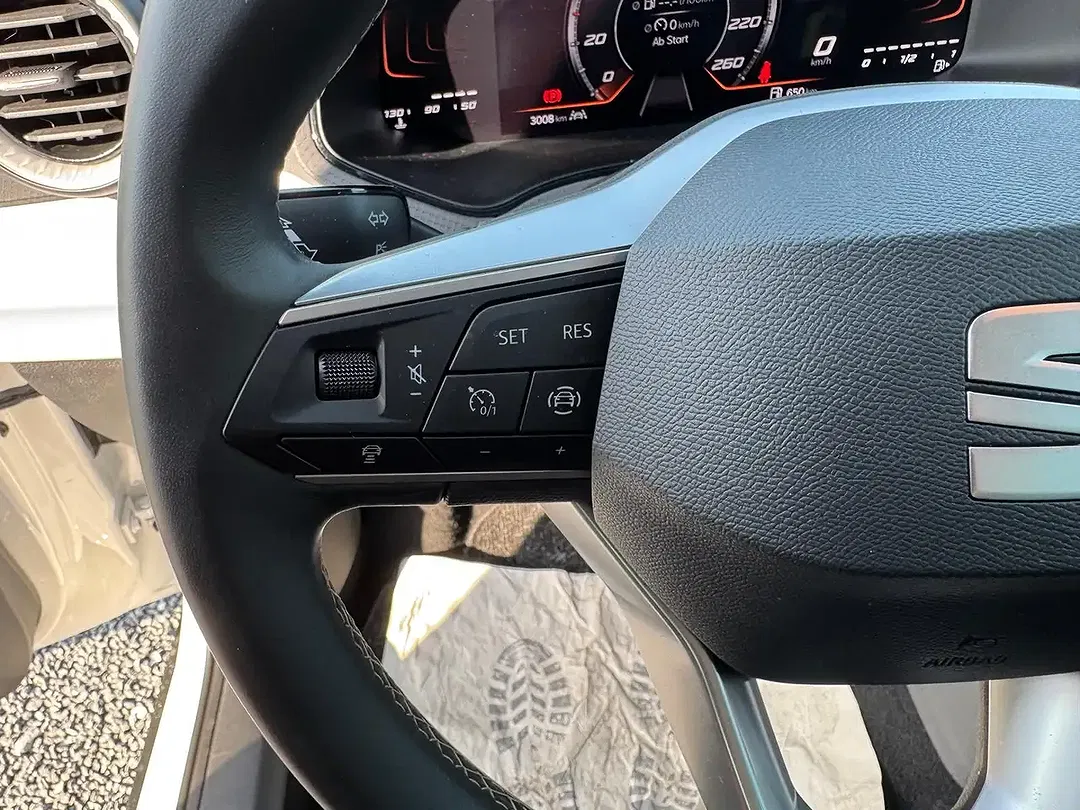 SEAT Arona - Thumbnail 15