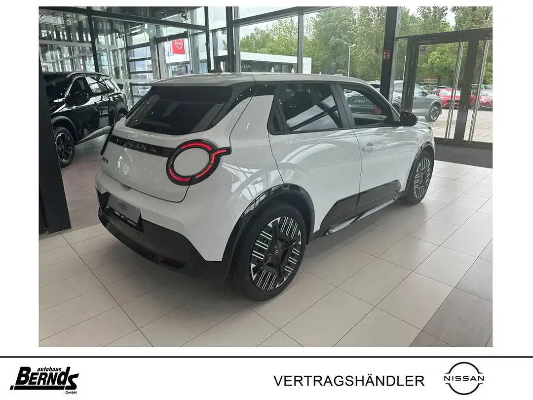 Nissan Micra - Thumbnail 5