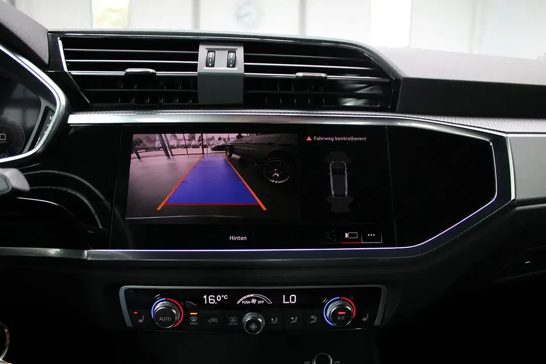 Audi Q3 - Thumbnail 12