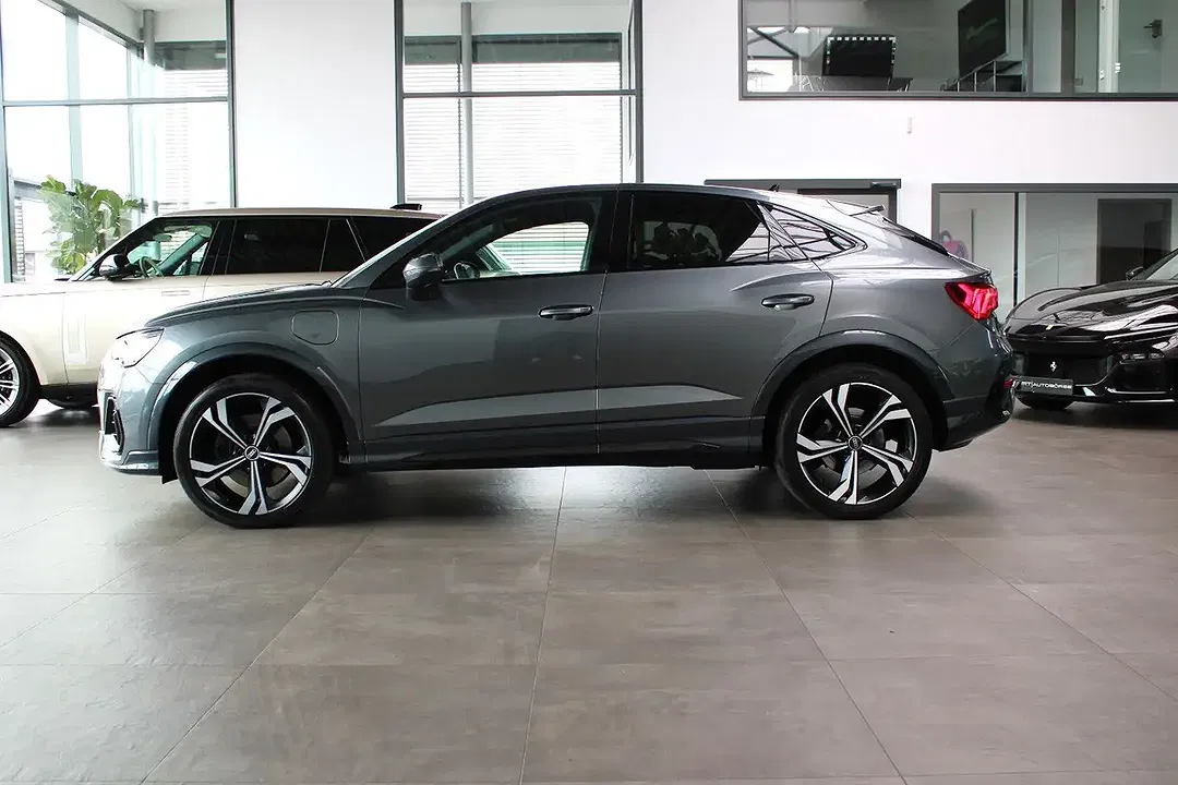 Audi Q3 - Thumbnail 3
