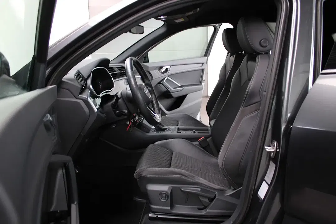 Audi Q3 - Thumbnail 4
