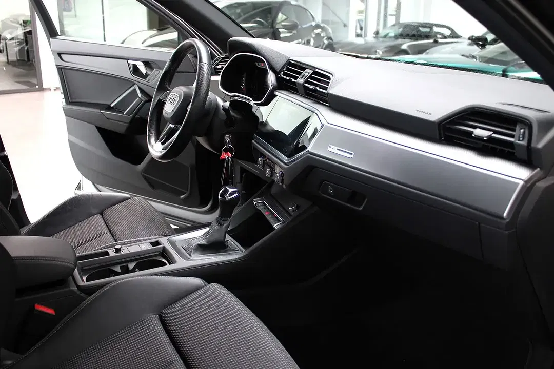 Audi Q3 - Thumbnail 6