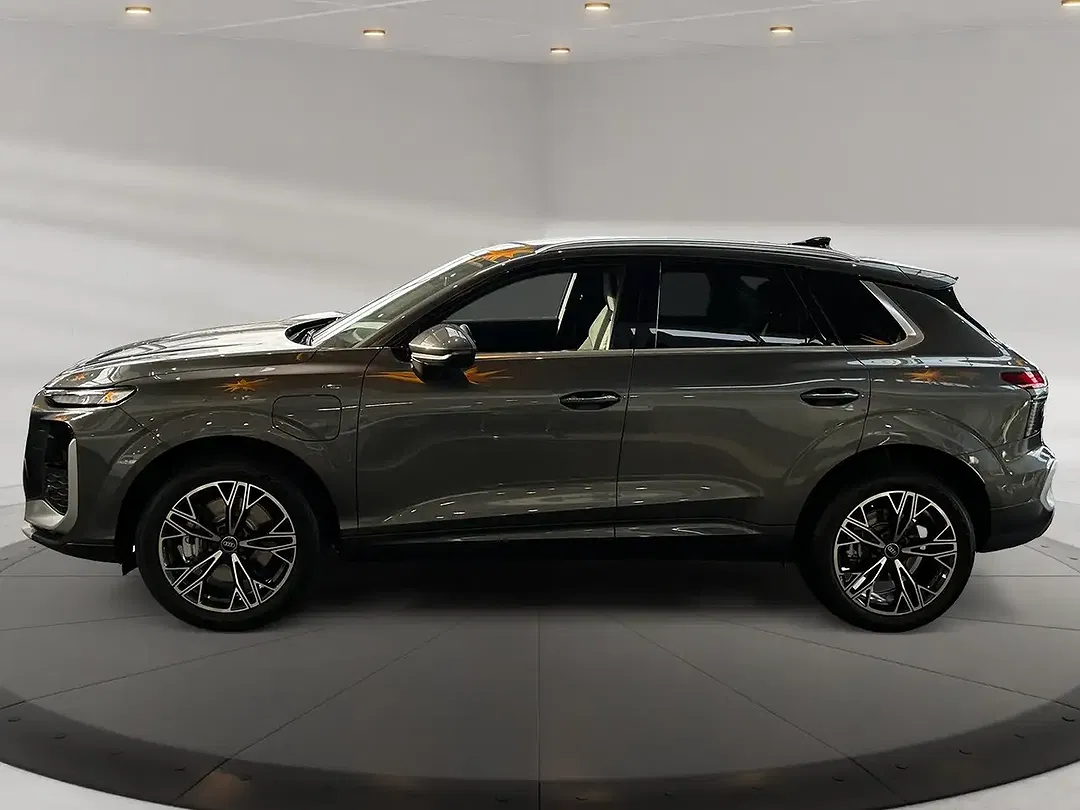 Audi Q3 - Thumbnail 3