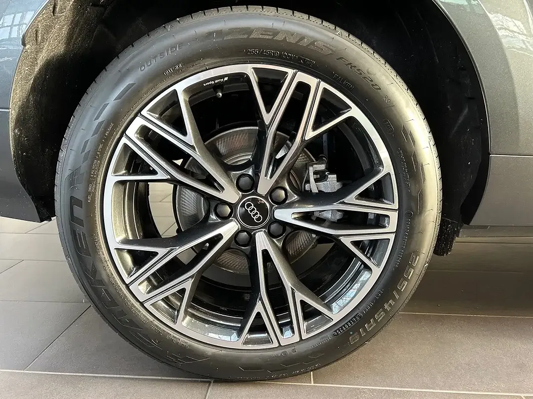 Audi Q3 - Thumbnail 8