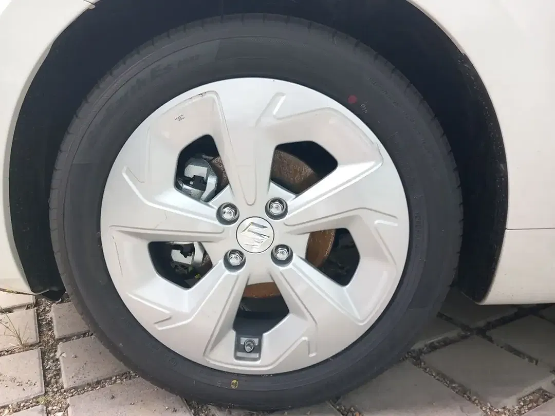 Suzuki Swift - Thumbnail 9