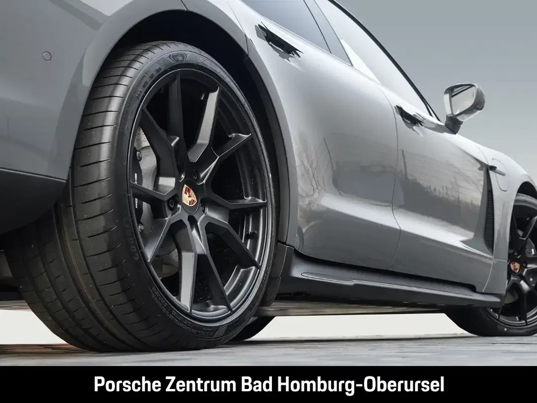 Porsche Taycan - Thumbnail 6