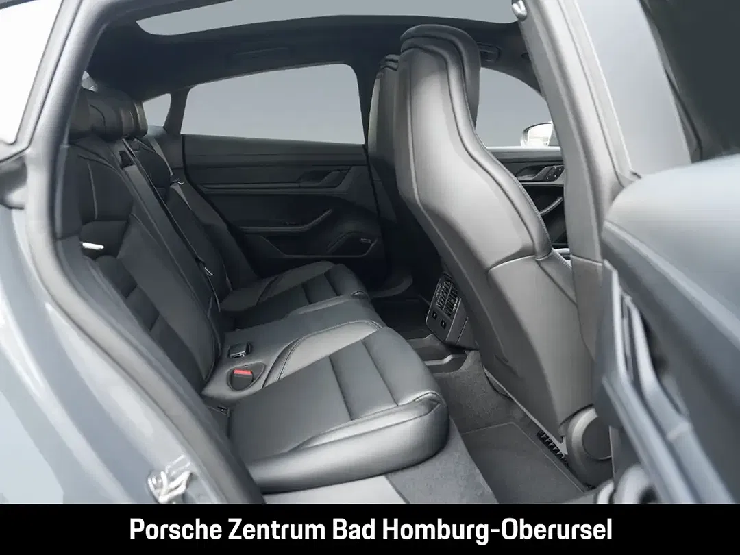 Porsche Taycan - Thumbnail 8