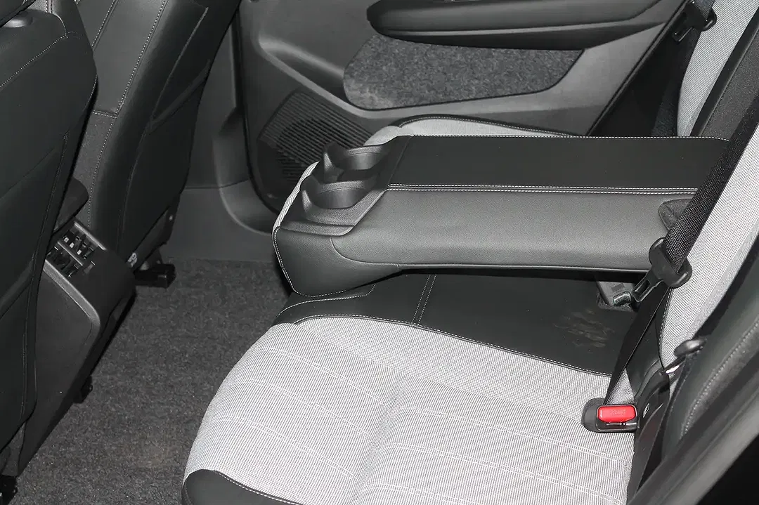 Mitsubishi Eclipse Cross - Thumbnail 6