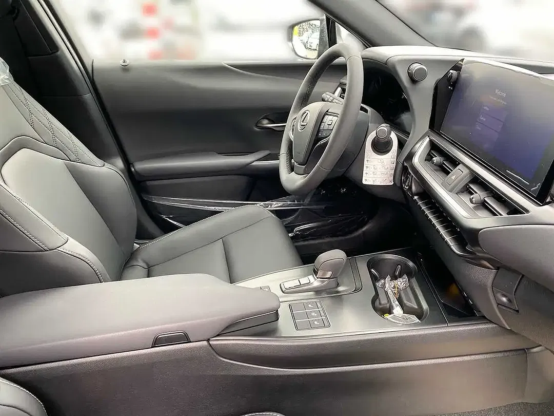 Lexus UX 300h - Thumbnail 6
