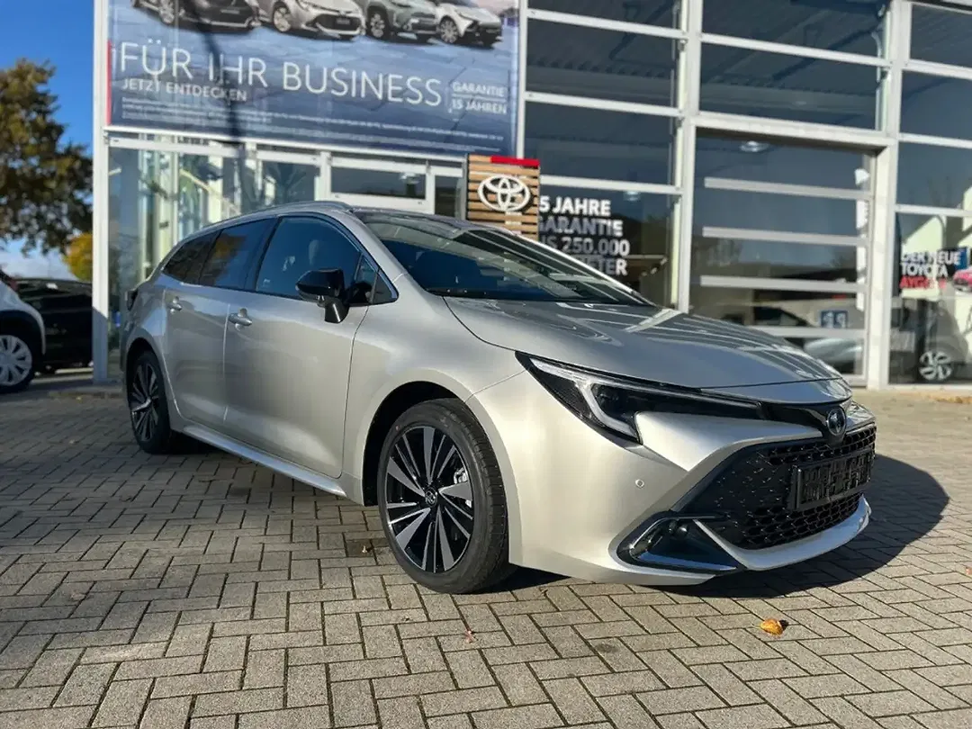 Toyota Corolla - Thumbnail 1