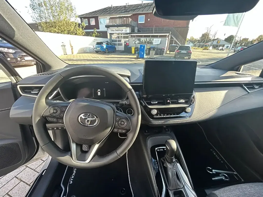Toyota Corolla - Thumbnail 10