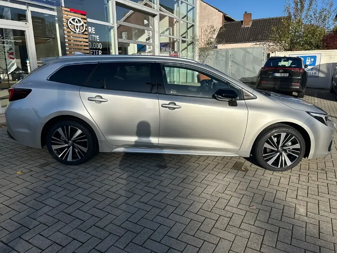 Toyota Corolla - Thumbnail 2