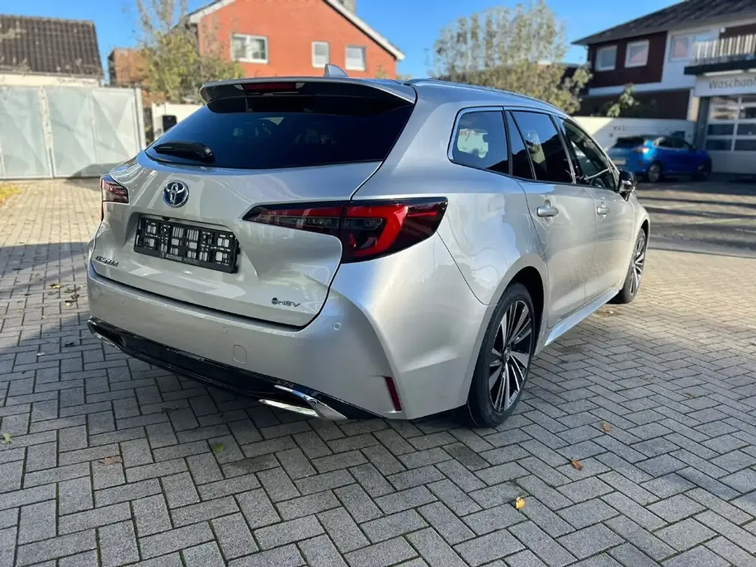 Toyota Corolla - Thumbnail 3