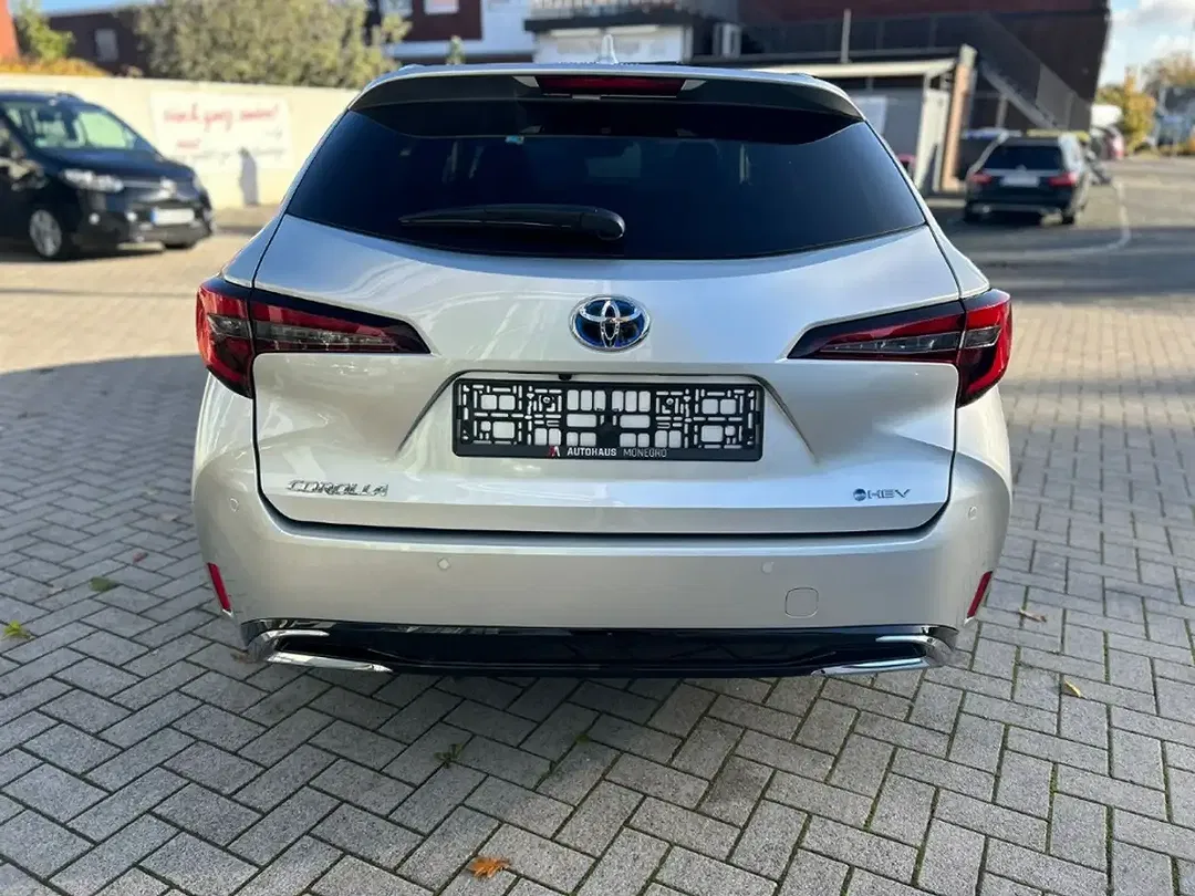 Toyota Corolla - Thumbnail 4