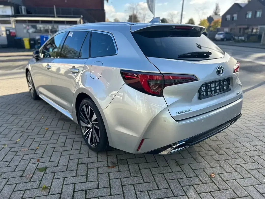 Toyota Corolla - Thumbnail 5