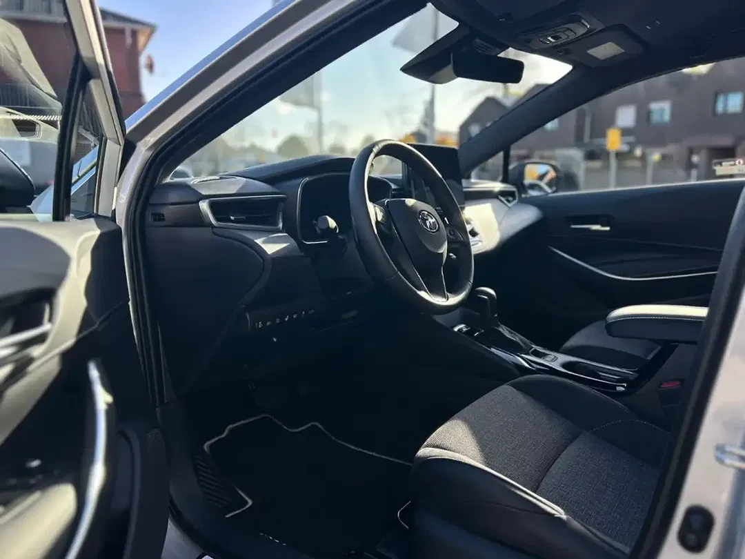 Toyota Corolla - Thumbnail 6