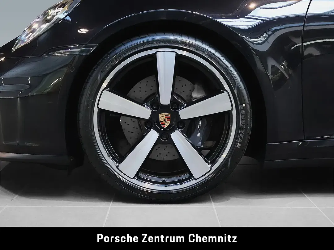Porsche 911 - Thumbnail 6
