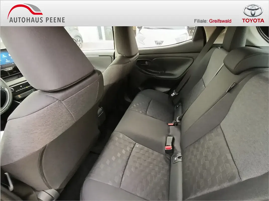 Toyota Yaris - Thumbnail 12