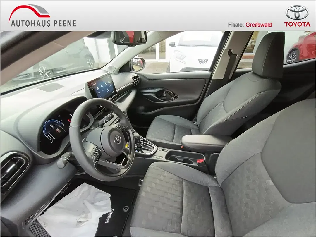 Toyota Yaris - Thumbnail 13