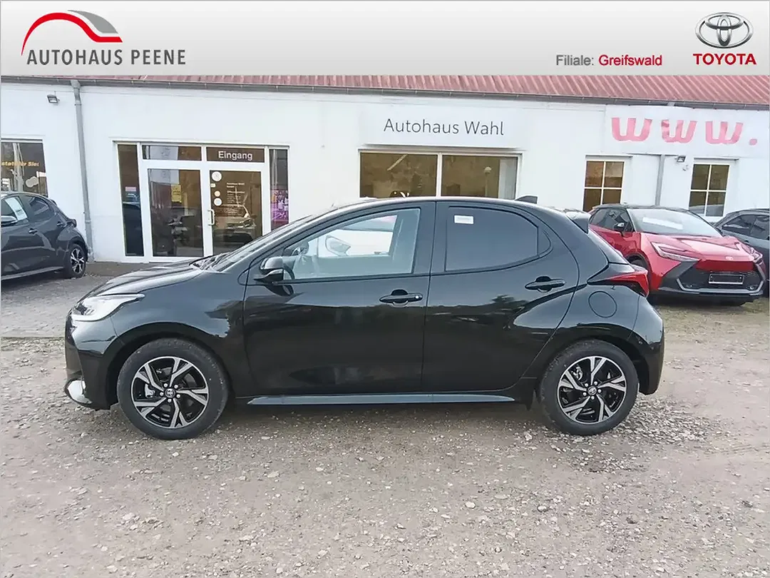Toyota Yaris - Thumbnail 3