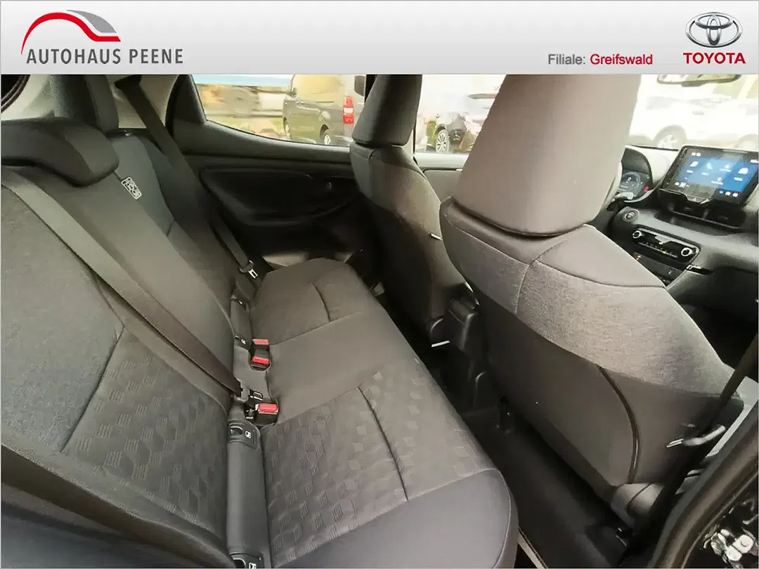 Toyota Yaris - Thumbnail 8